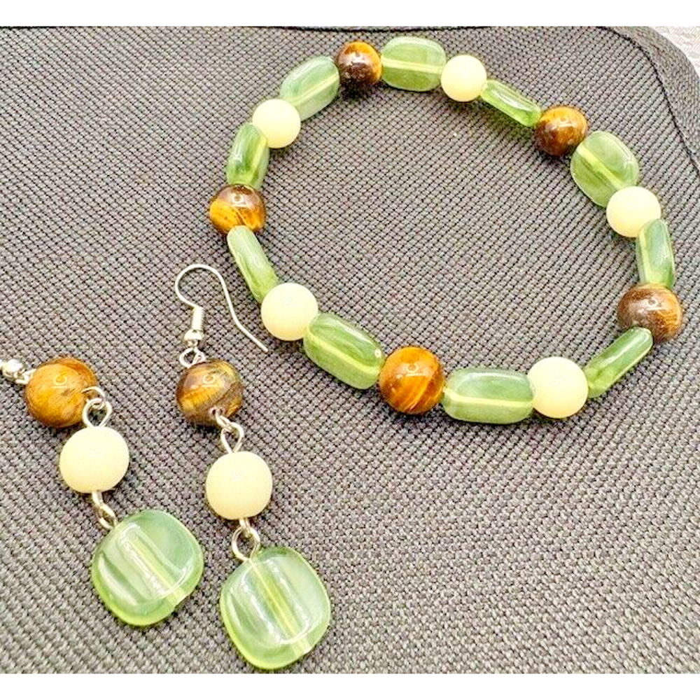 Beaded Tiger Eye Necklace, Earrings and Bracelet set - Picture 4 of 6